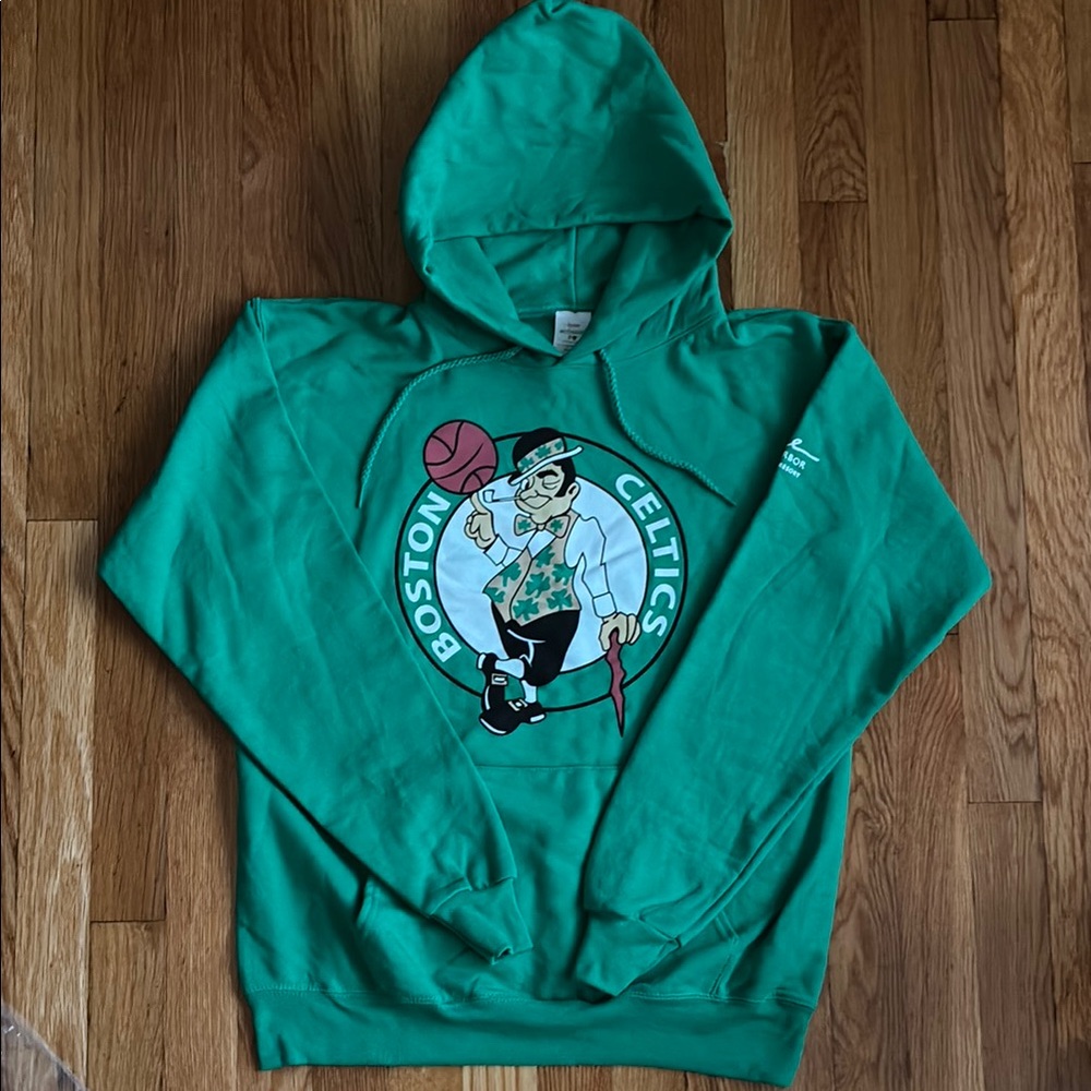 New Boston Celtics /Hanes/Cozy Green Sweater with frond pocket.